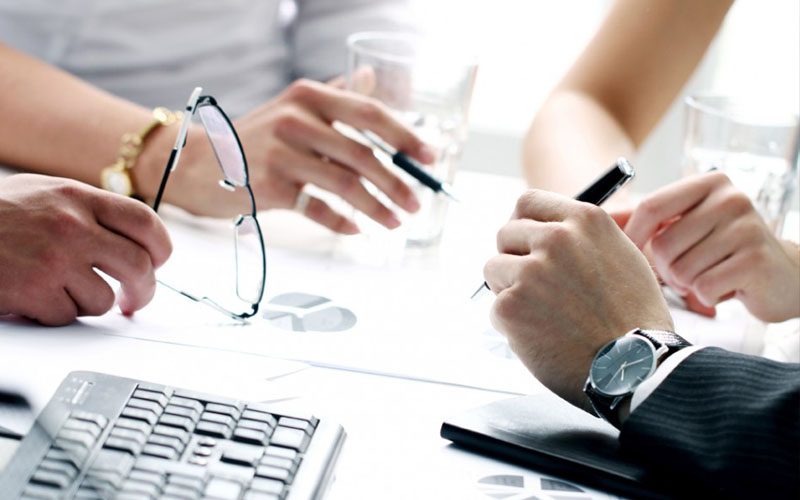 kereskedő, forgalmazó